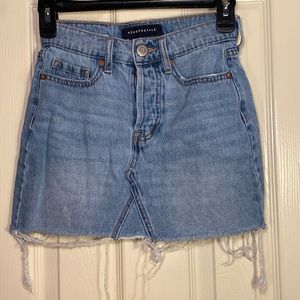 AEROPOSTALE- High Rise Mini Skirt Size 000, color Medium Wash